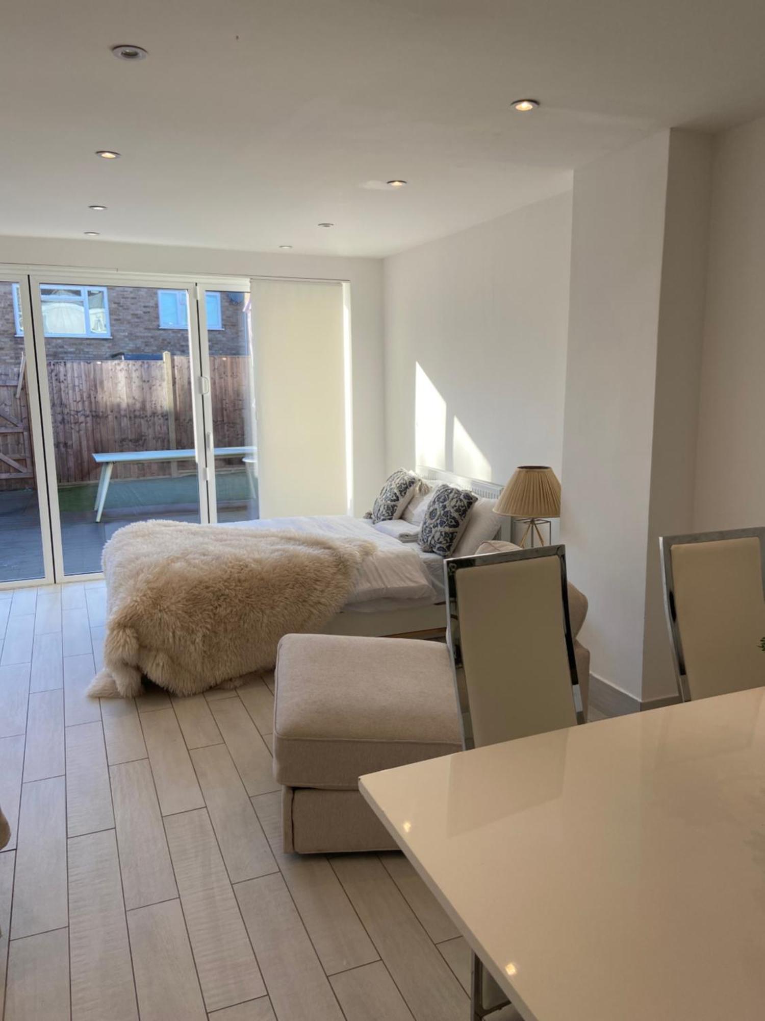 The Bay Apartment Edgware Exterior photo